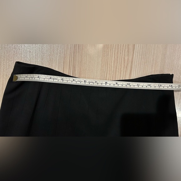 Gorgeous MaxMara skirt with plisse inserts size M - Picture 8 of 9